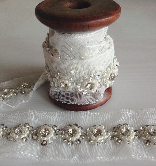 Pearl/Sequin Flower Trim Silver - Click Image to Close